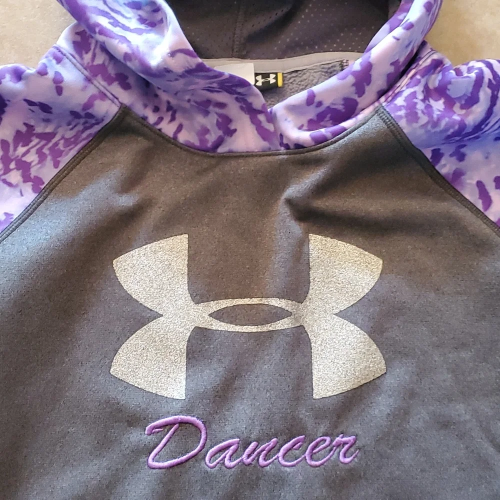 Girls Under Armour Sweatshirt. - Picture 3 of 5
